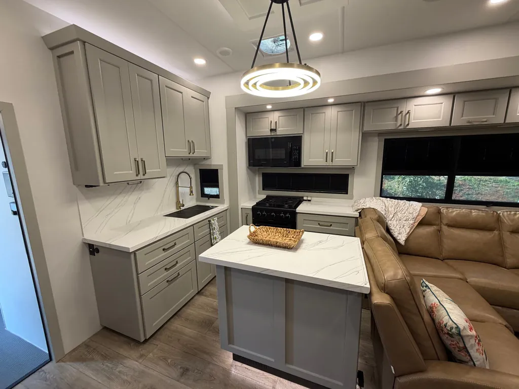 2026 Brinkley Model G 3970, Photos photo 8