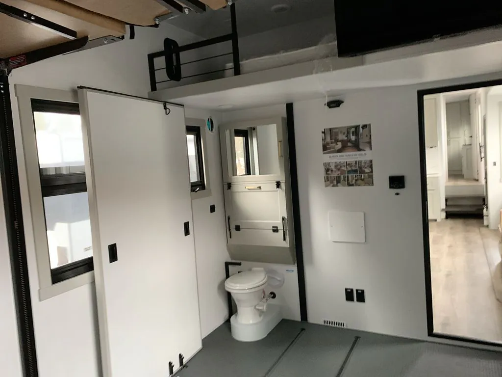 2026 Brinkley Model G 4100, Photos photo 10