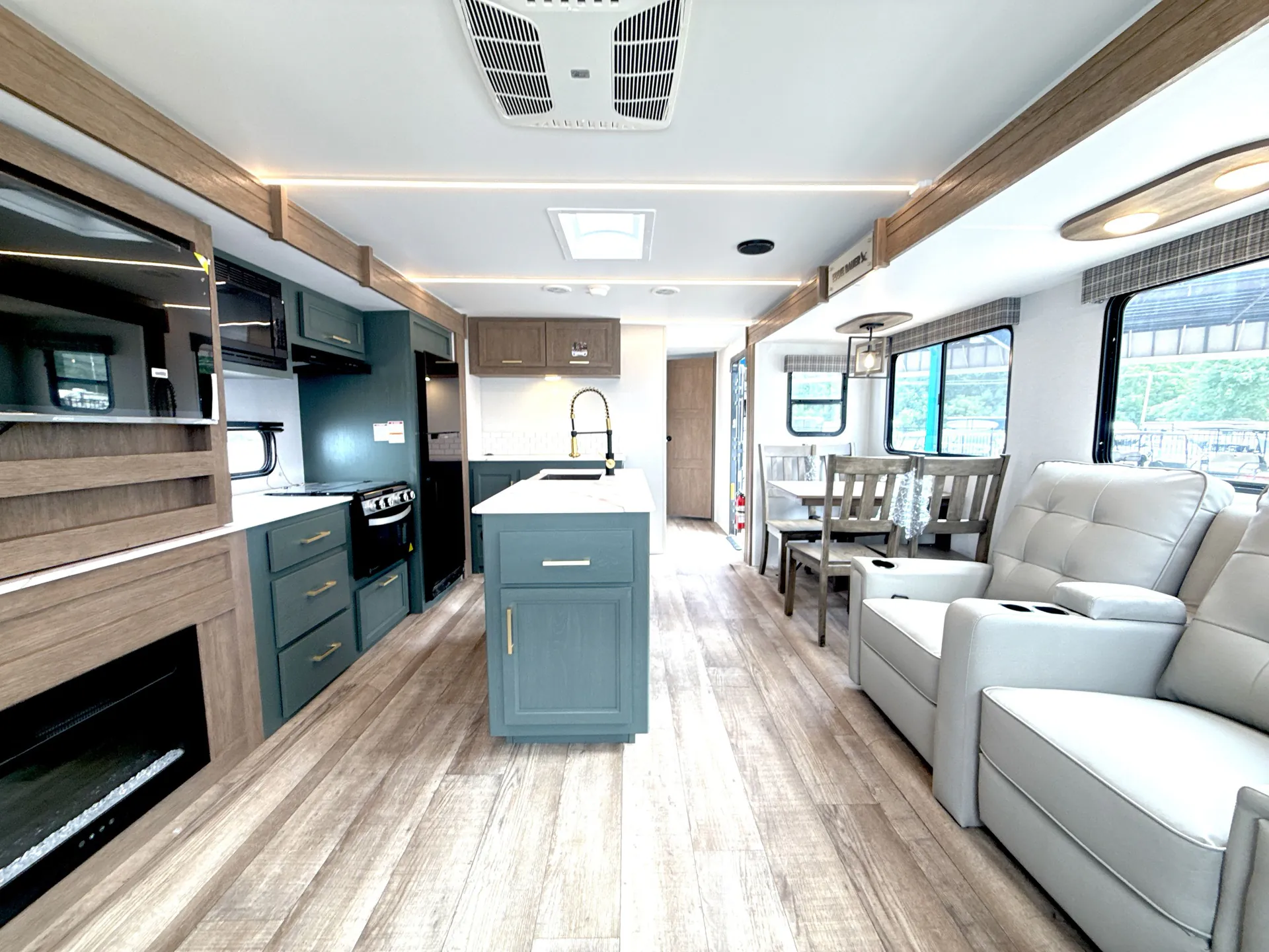 2025 Heartland Eddie Bauer Signature 3311RL — living area main
