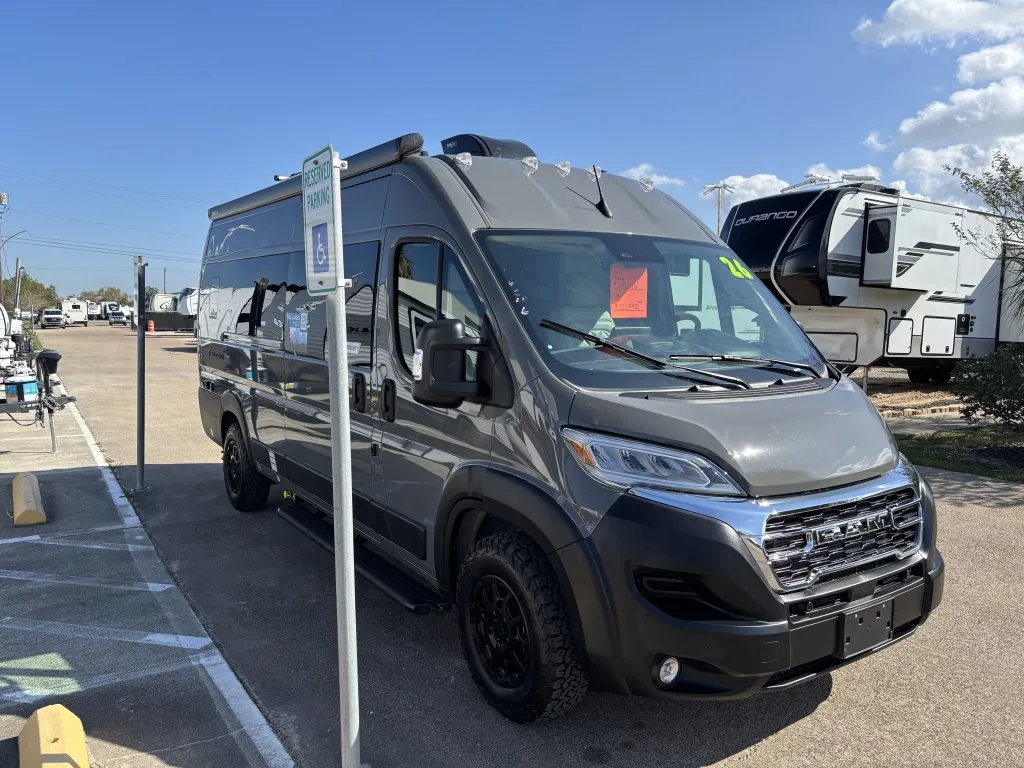 2026 Thor Motor Coach Tellaro 20U - Photo 2