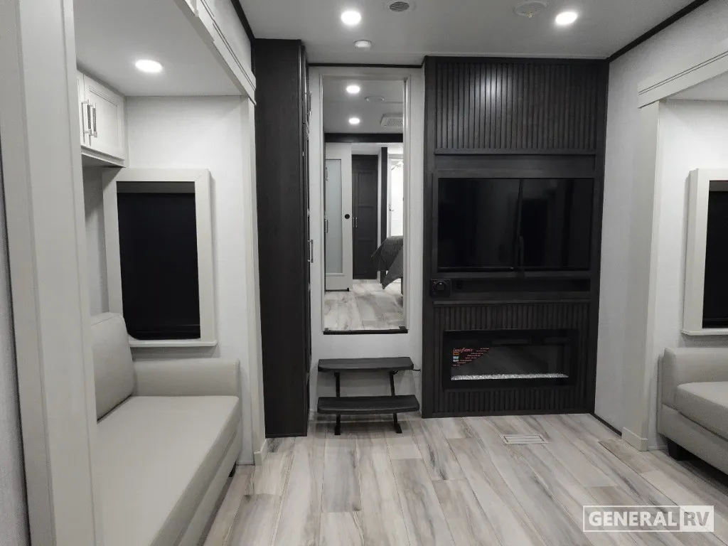 2026 Keystone Alpine 3820FK - Photo 3
