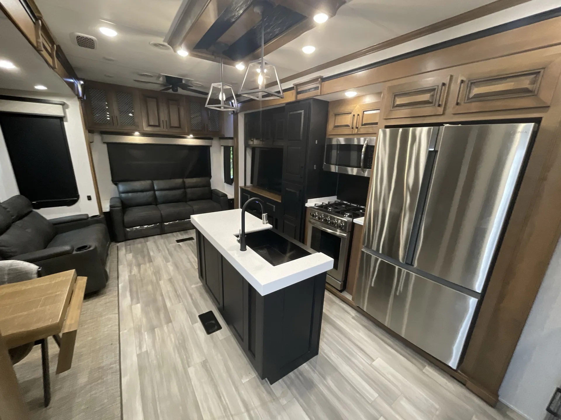2022 Heartland Bighorn 3300DL — living area main