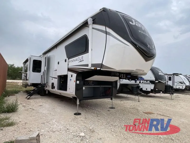2026 Jayco Pinnacle 38SSWS - Photo 2