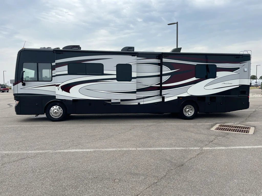 2017 Fleetwood Pace Arrow LXE 38F, Photos photo 6