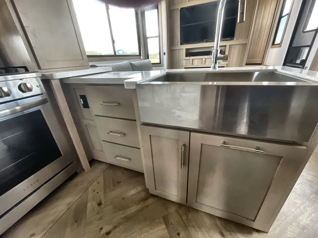 2026 Keystone Raptor 433, Photos photo 13