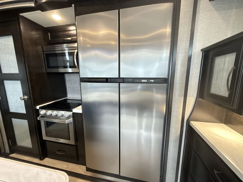 2018 Grand Design Momentum 376TH, Photos photo 9
