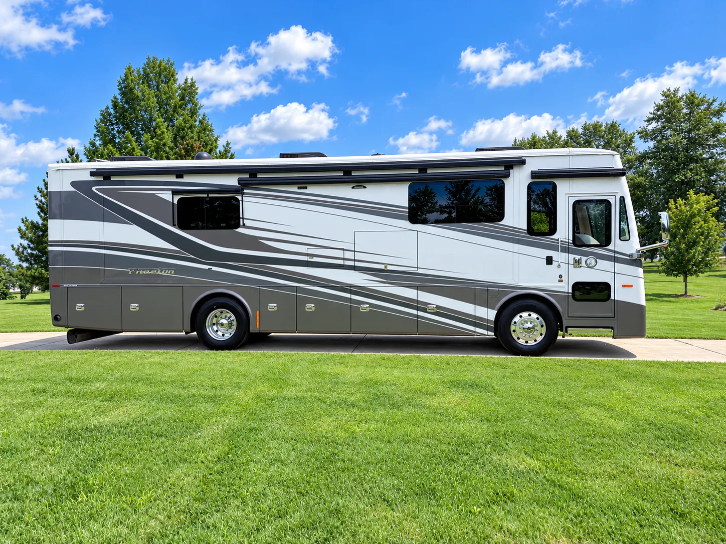 2024 Tiffin Phaeton 35 CH - Photo 3