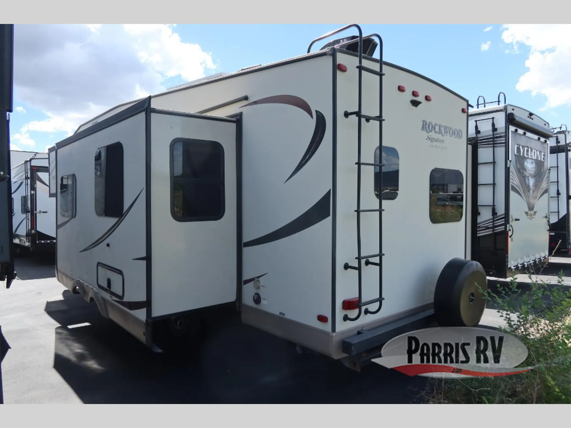 2016 Forest River Rockwood Signature Ultra Lite 8281WS - Photo 4