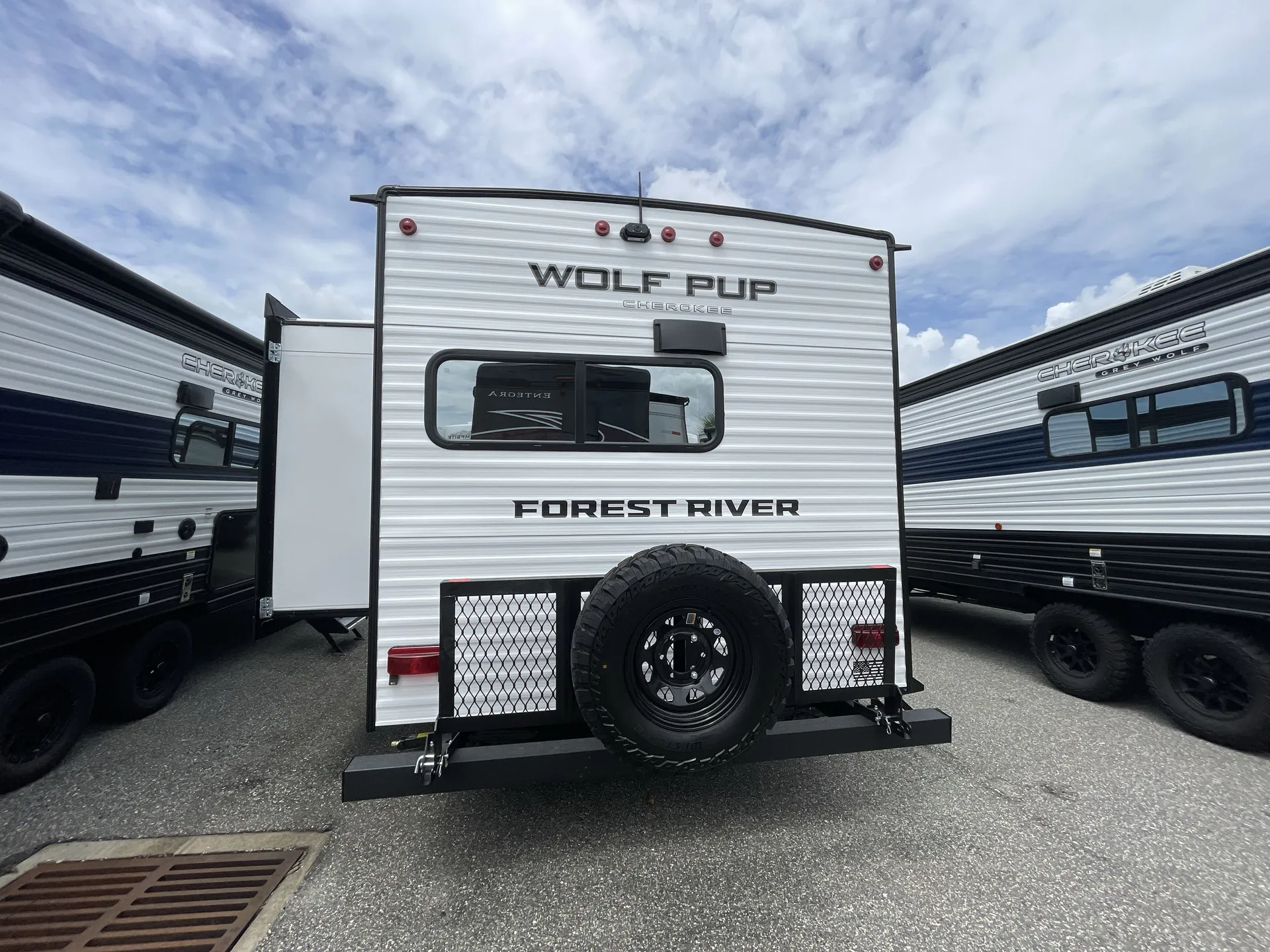 2027 Forest River Cherokee Wolf Pup 17SC — off campside