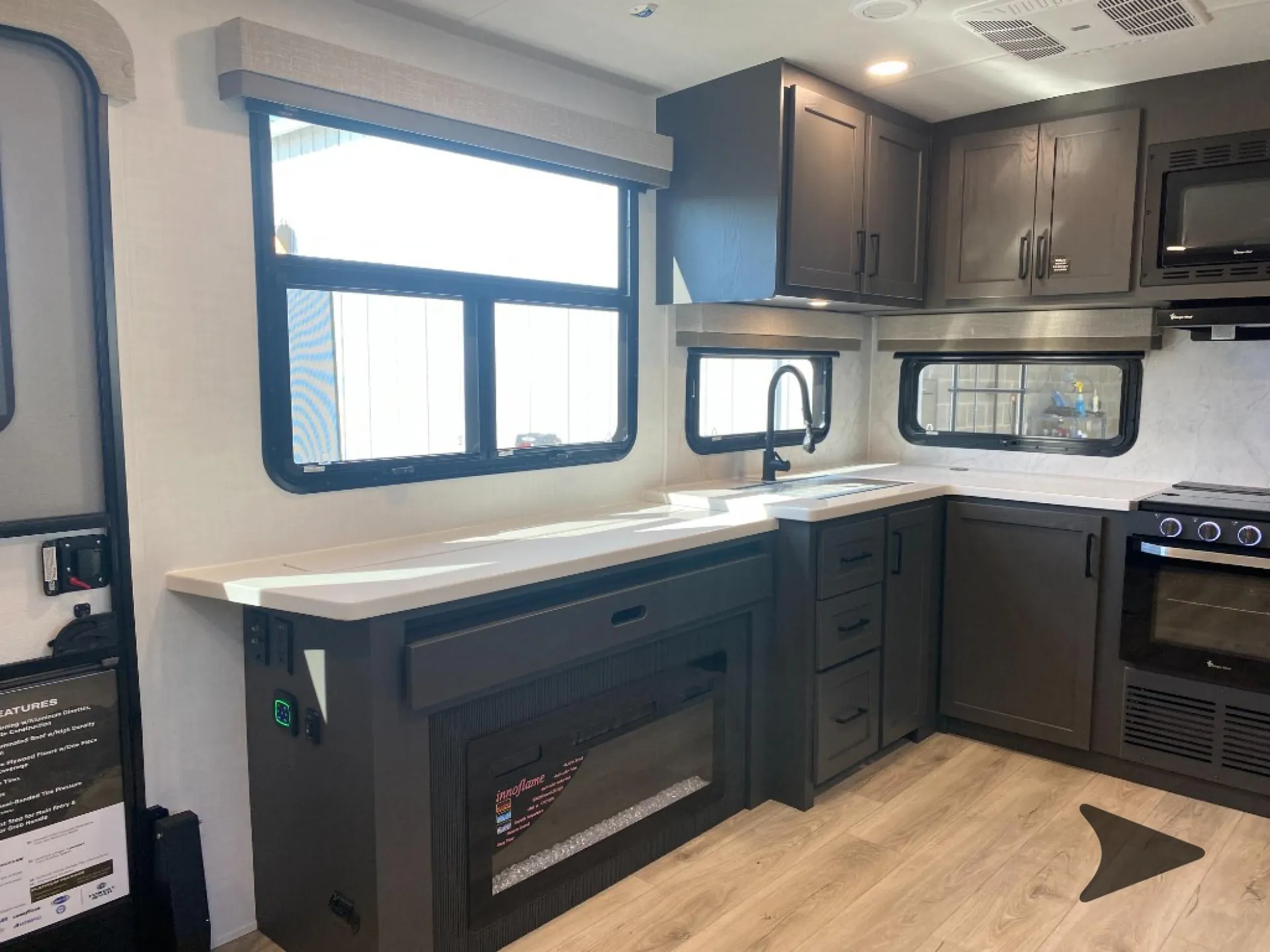 2027 Forest River Rockwood Ultra Lite 2711RK — Photo 6