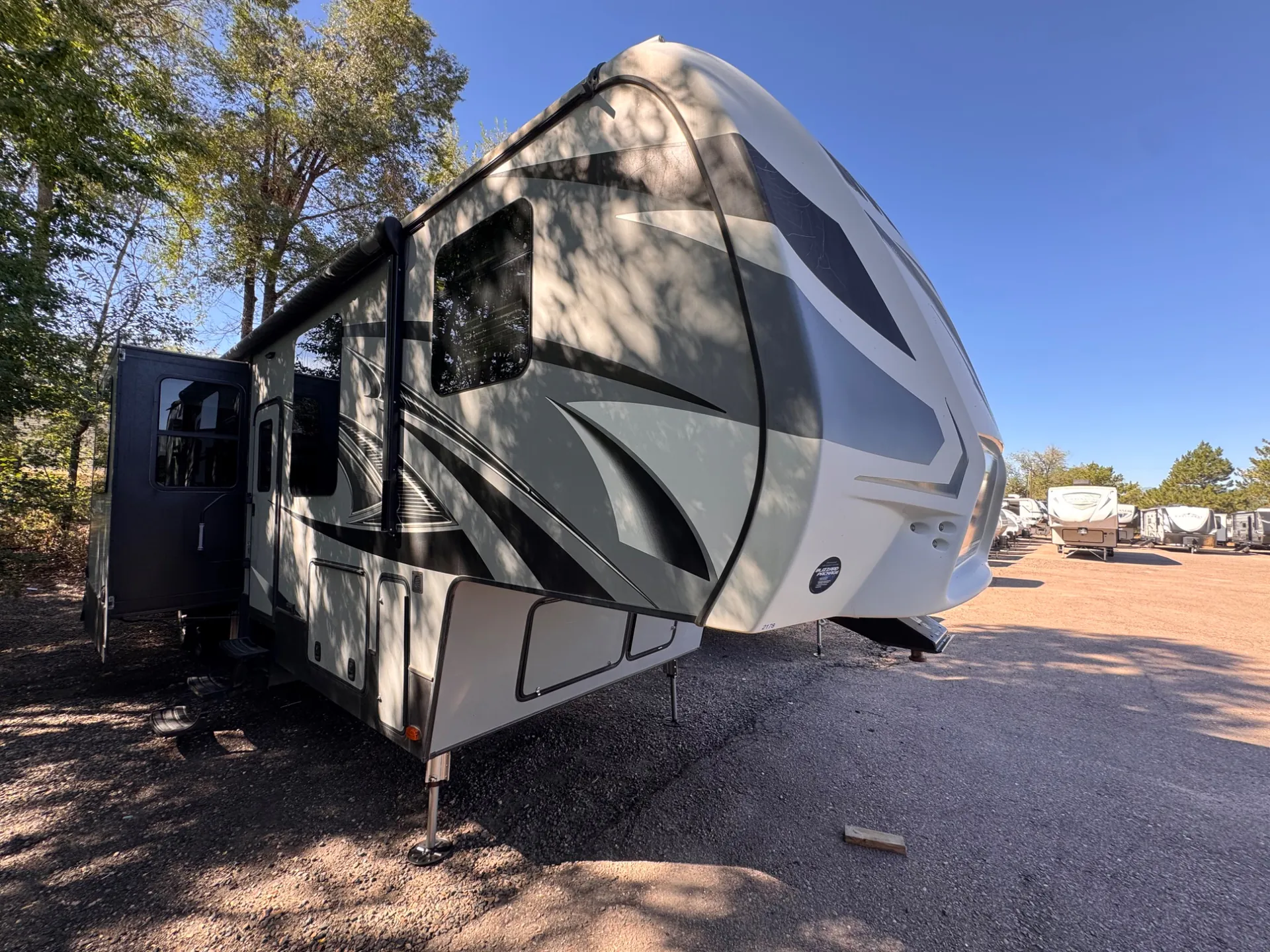 2018 Keystone Impact 361 — Photo 1