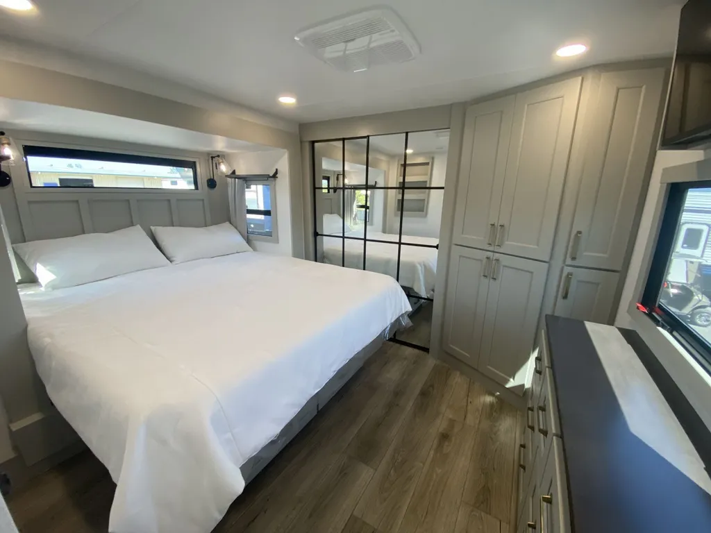 2026 Brinkley Model G 3970, Photos photo 36