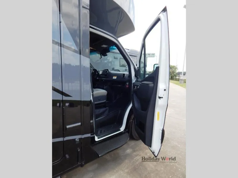 2026 Grand Design Lineage Series M 25FW - Photo 4