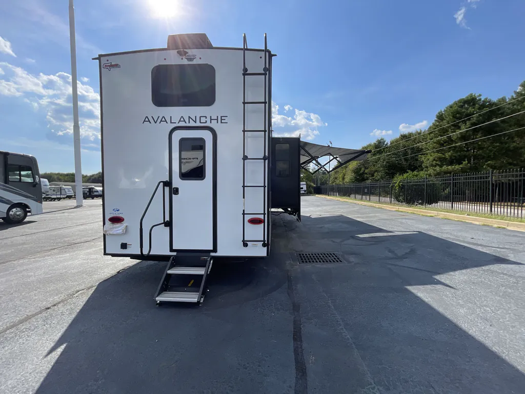2022 Keystone Avalanche 390DS, Photos photo 5
