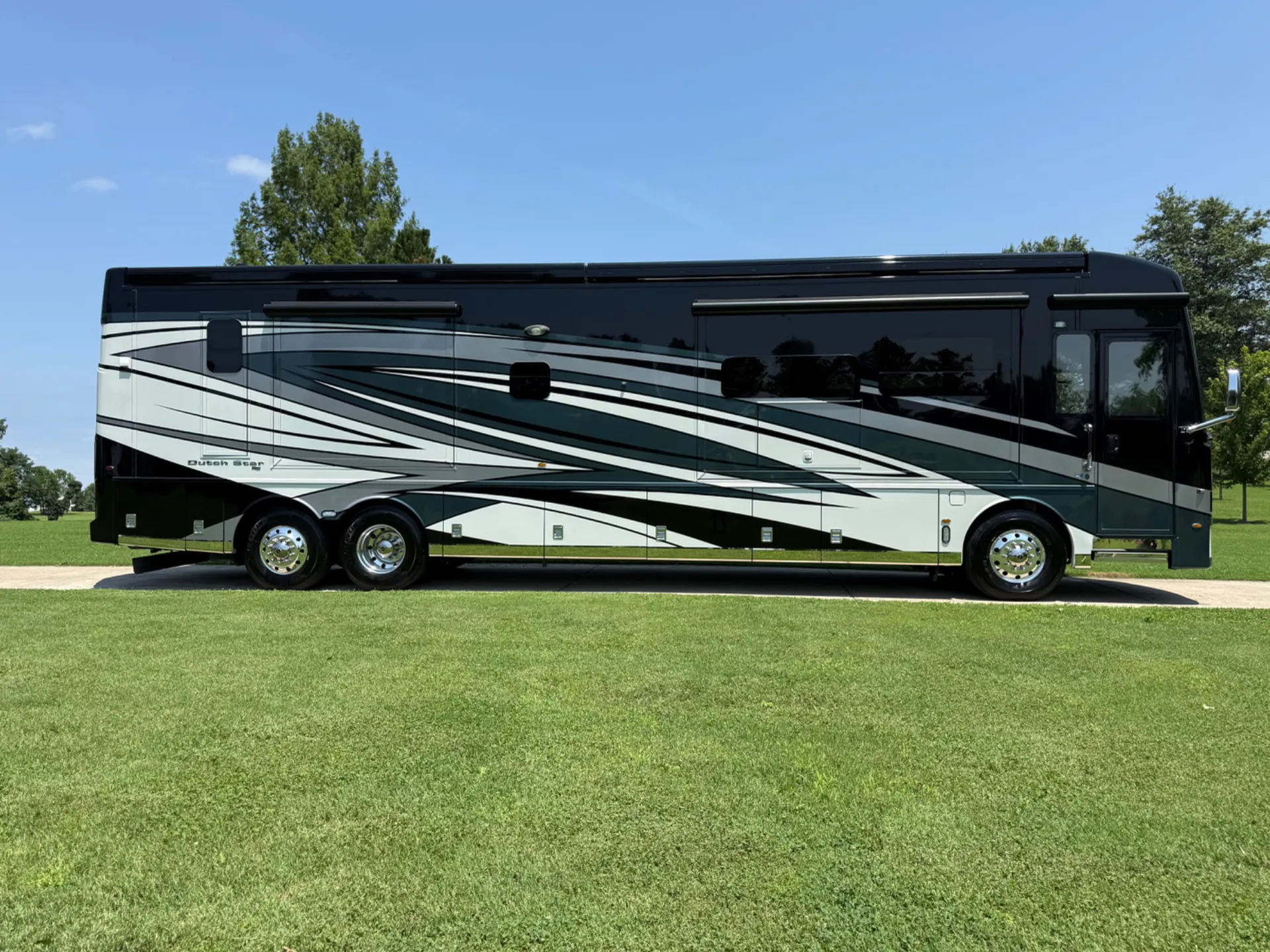 2023 Newmar Dutch Star 4326 - Photo 3