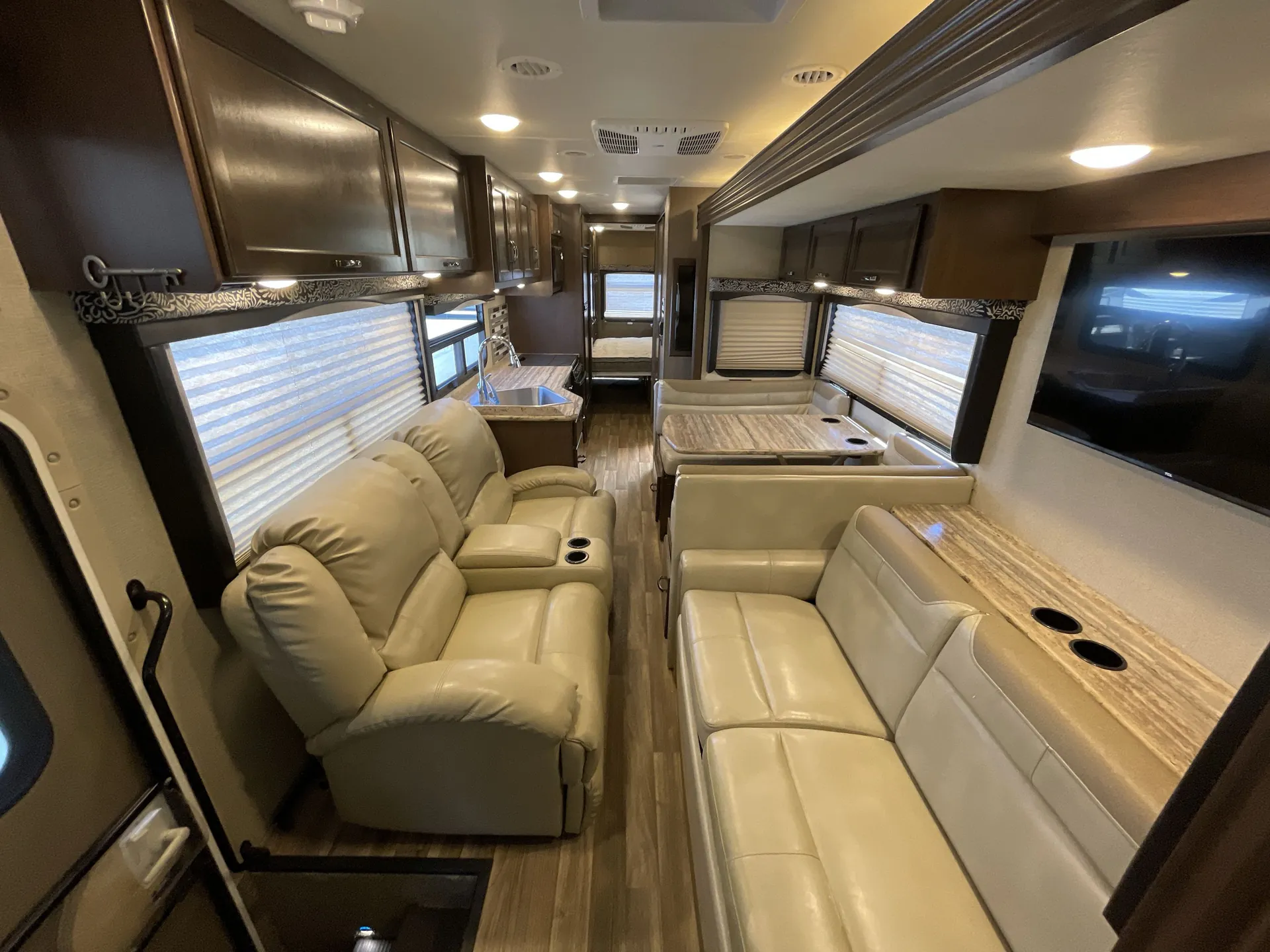 2019 Thor Motor Coach Ace 33.1 - Photo 3