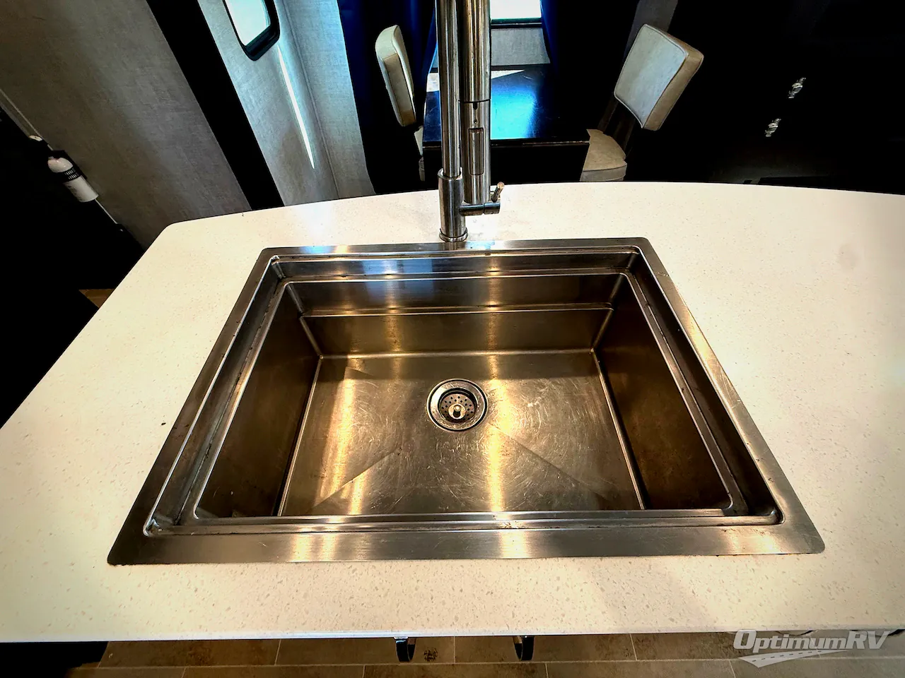 2021 Palomino Columbus 378MBC dealer photo 9 from Optimum RV