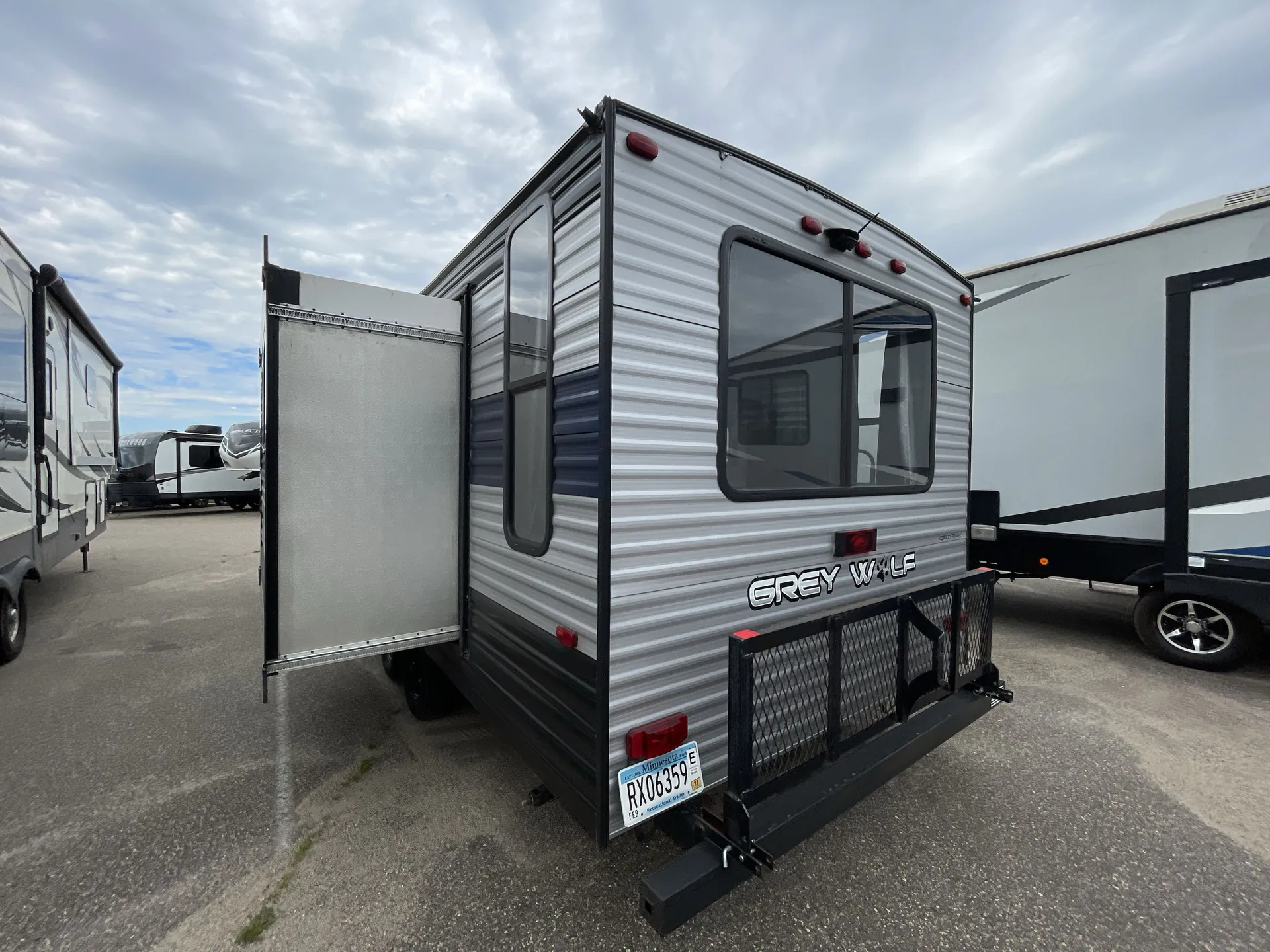 2021 Forest River Cherokee Grey Wolf 23MK — campside