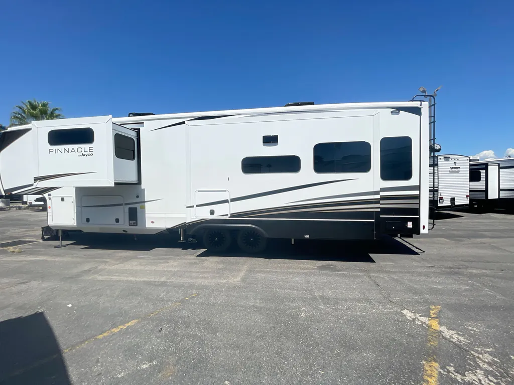 2027 Jayco Pinnacle 36FBTS, Photos photo 6