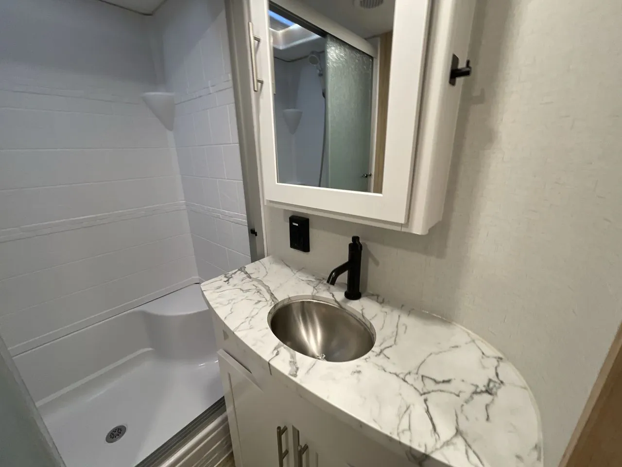 2022 Alliance RV Avenue 32RLS - Photo 4