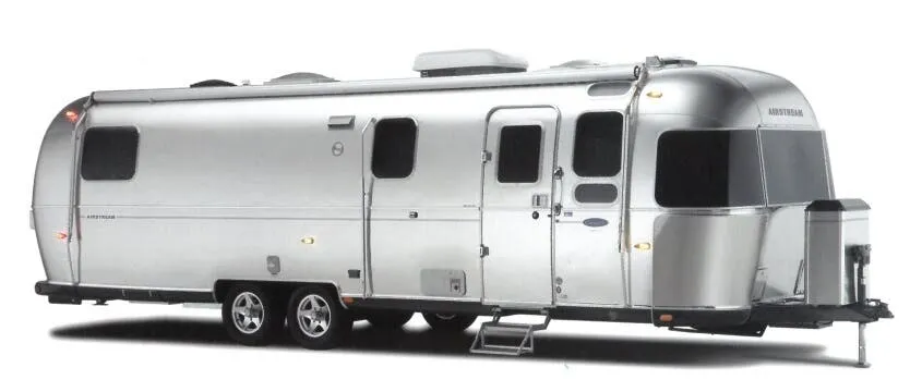 Airstream Classic 31 exterior