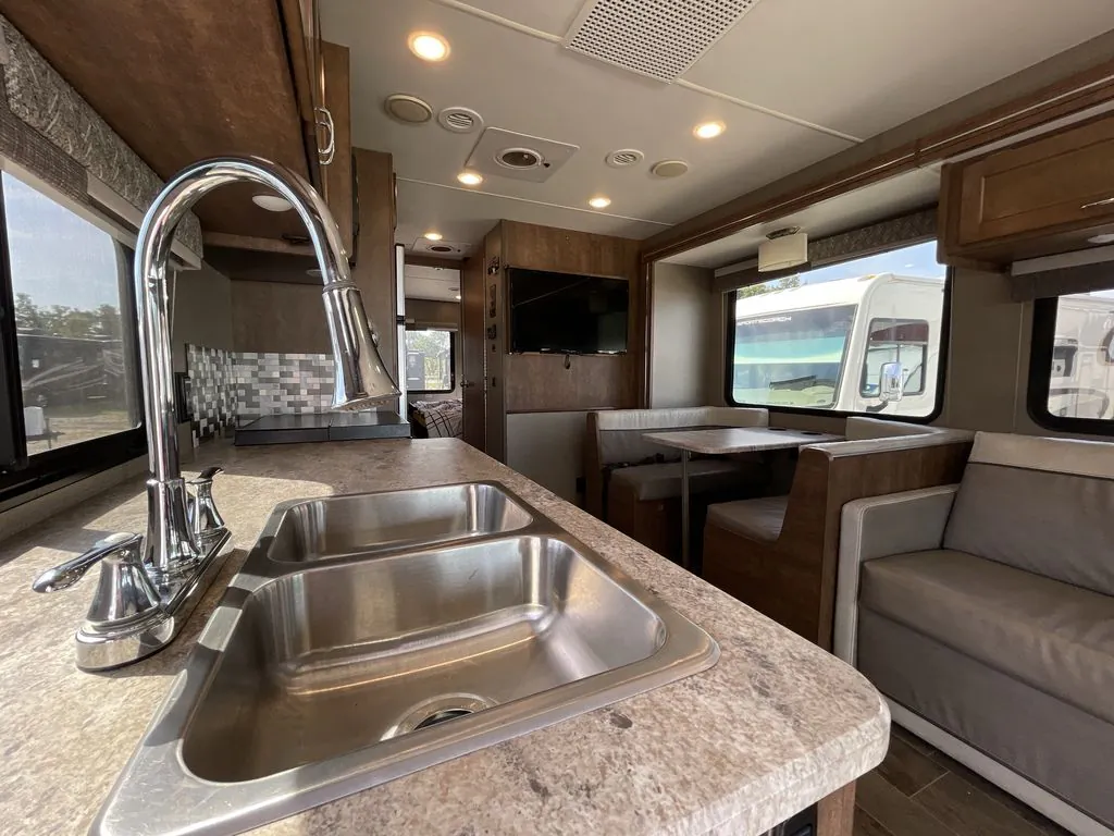 2018 Winnebago Intent 30R - Photo 3