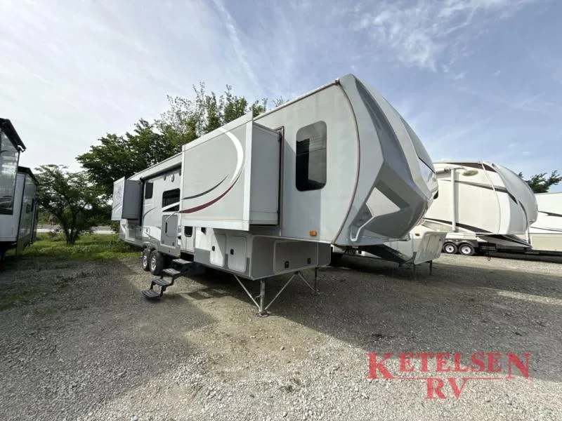 2015 Highland Ridge RV Roamer 346FLR - Photo 2