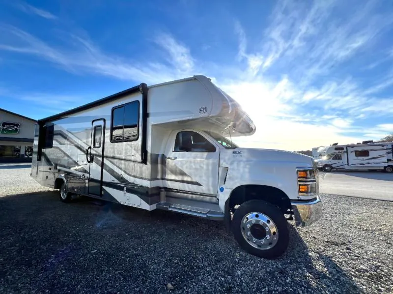 2025 Coachmen Entourage 320LV - Photo 2