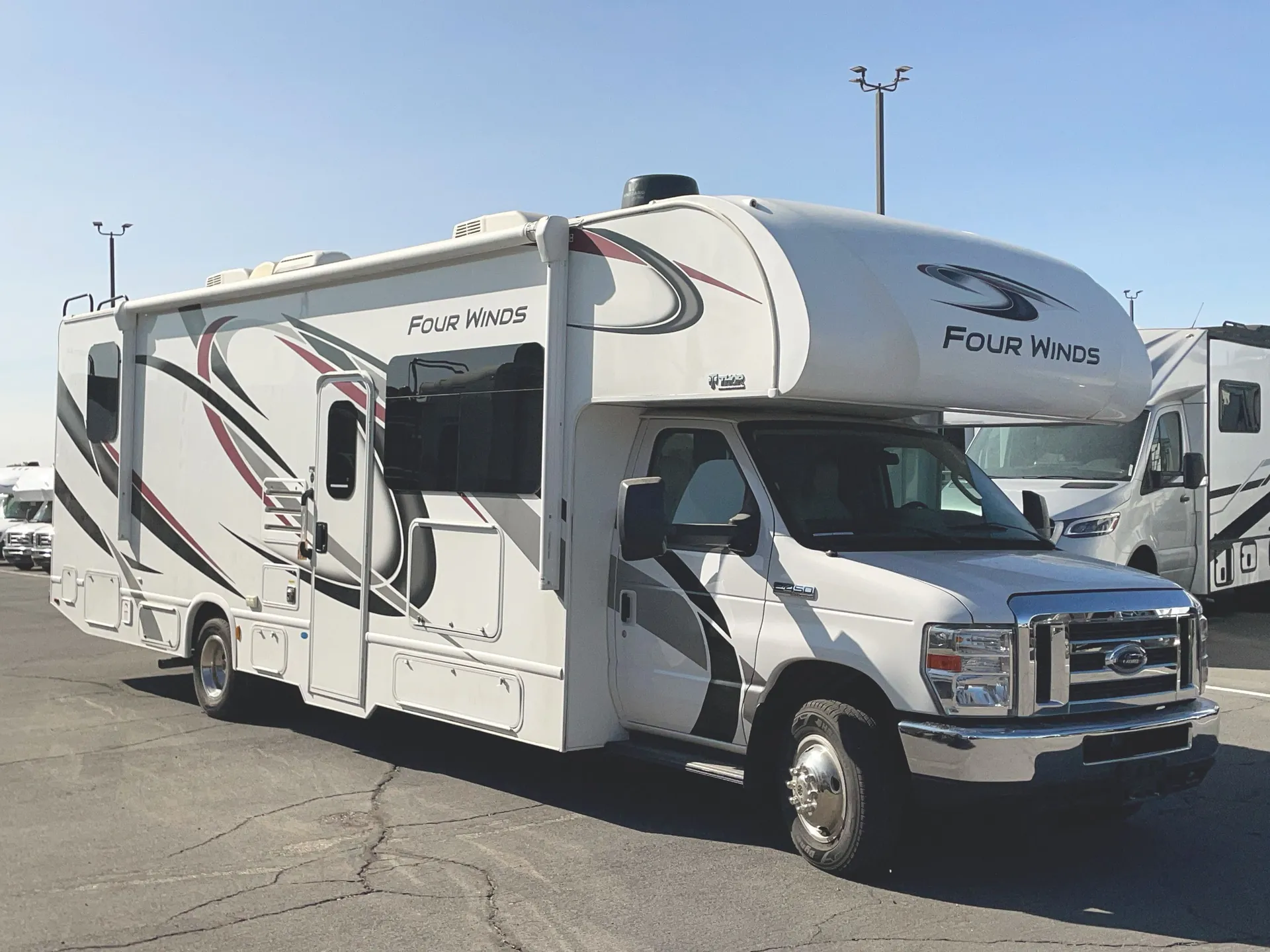 2021 Thor Motor Coach Four Winds 31B - Photo 2