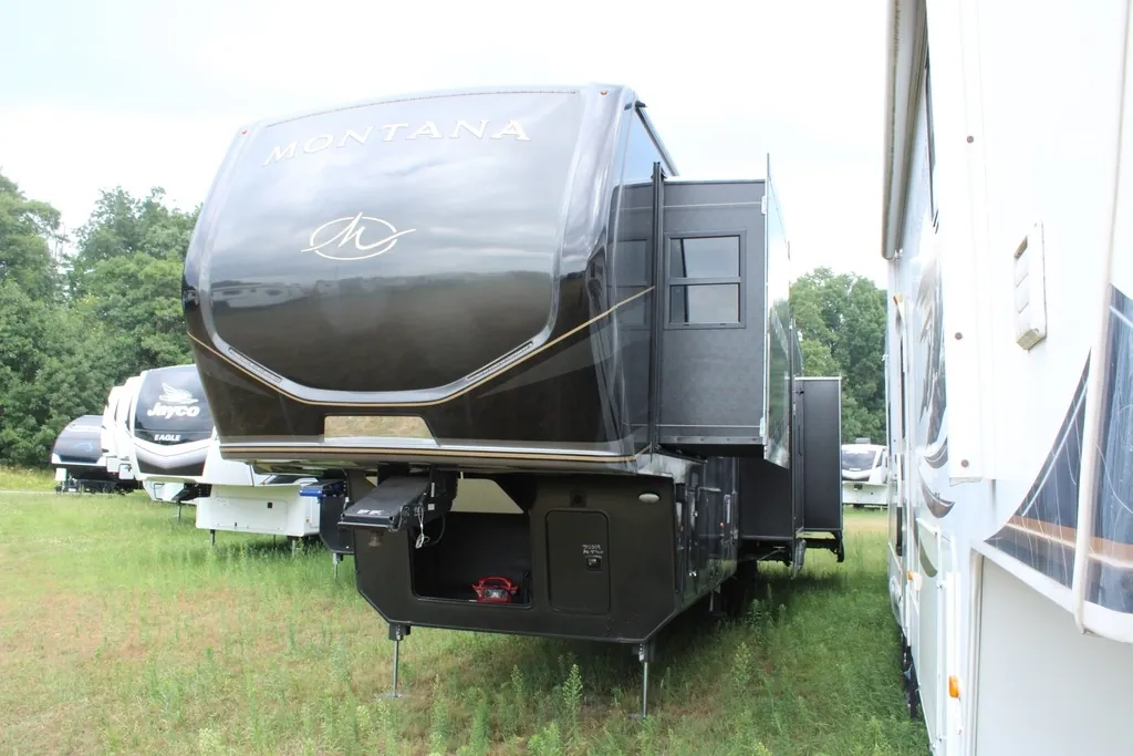 2025 Keystone Montana 3623EB - Photo 3