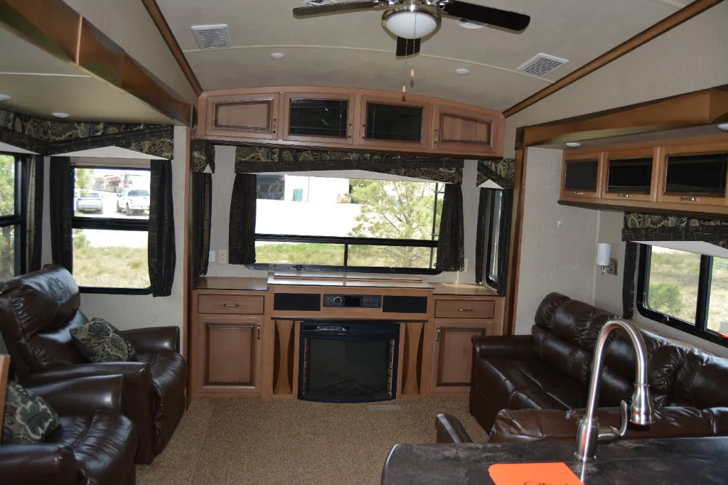 2016 Forest River Cedar Creek Hathaway Edition 34RE — Photo 6