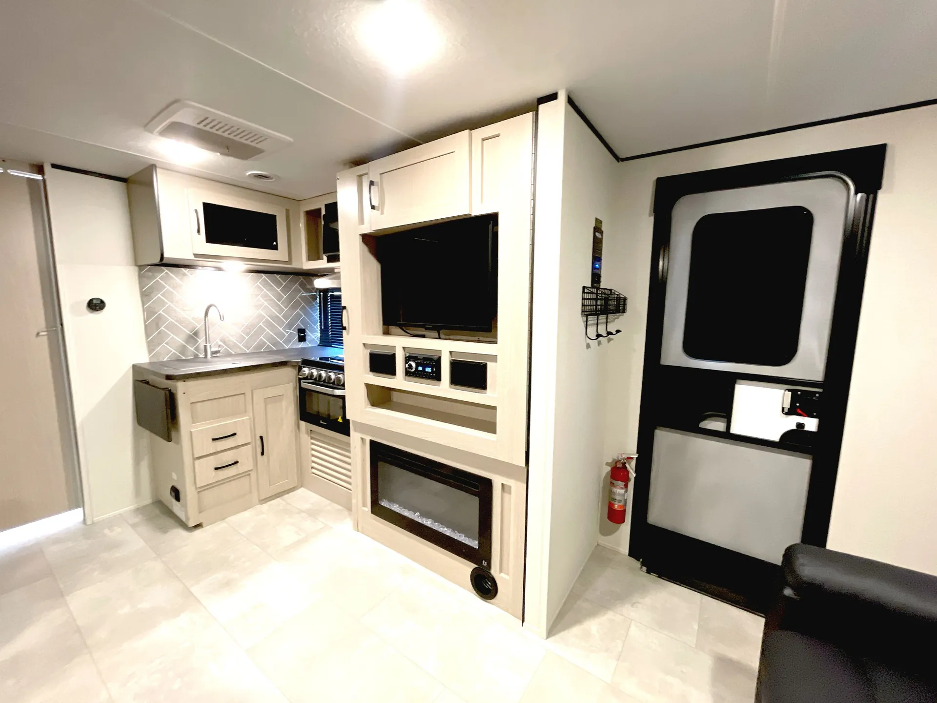 2022 Coachmen Apex Ultra-Lite 266BHS — living area main