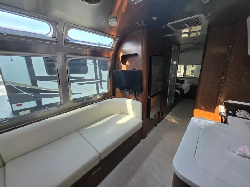 2023 Airstream Globetrotter 25FB Twin - Photo 4