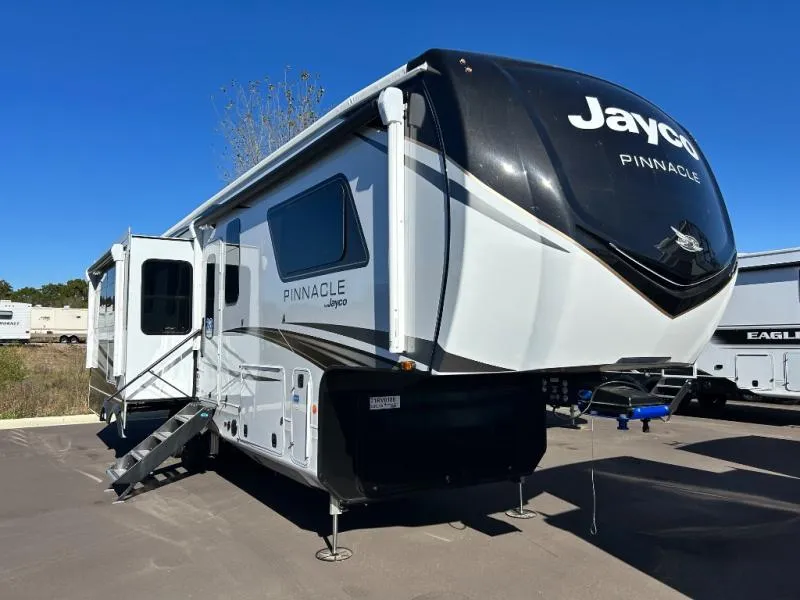 2026 Jayco Pinnacle 32RLTS - Photo 2