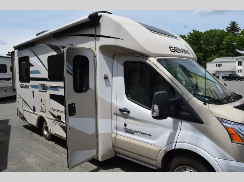2017 Thor Motor Coach Gemini 23T - Photo 2