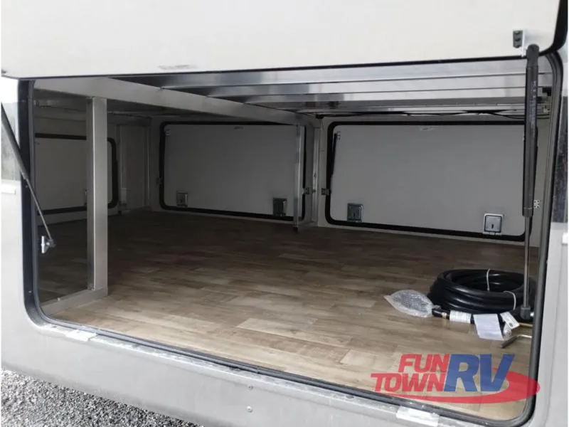 2025 Redwood RV Regency 3951BAM - Photo 4