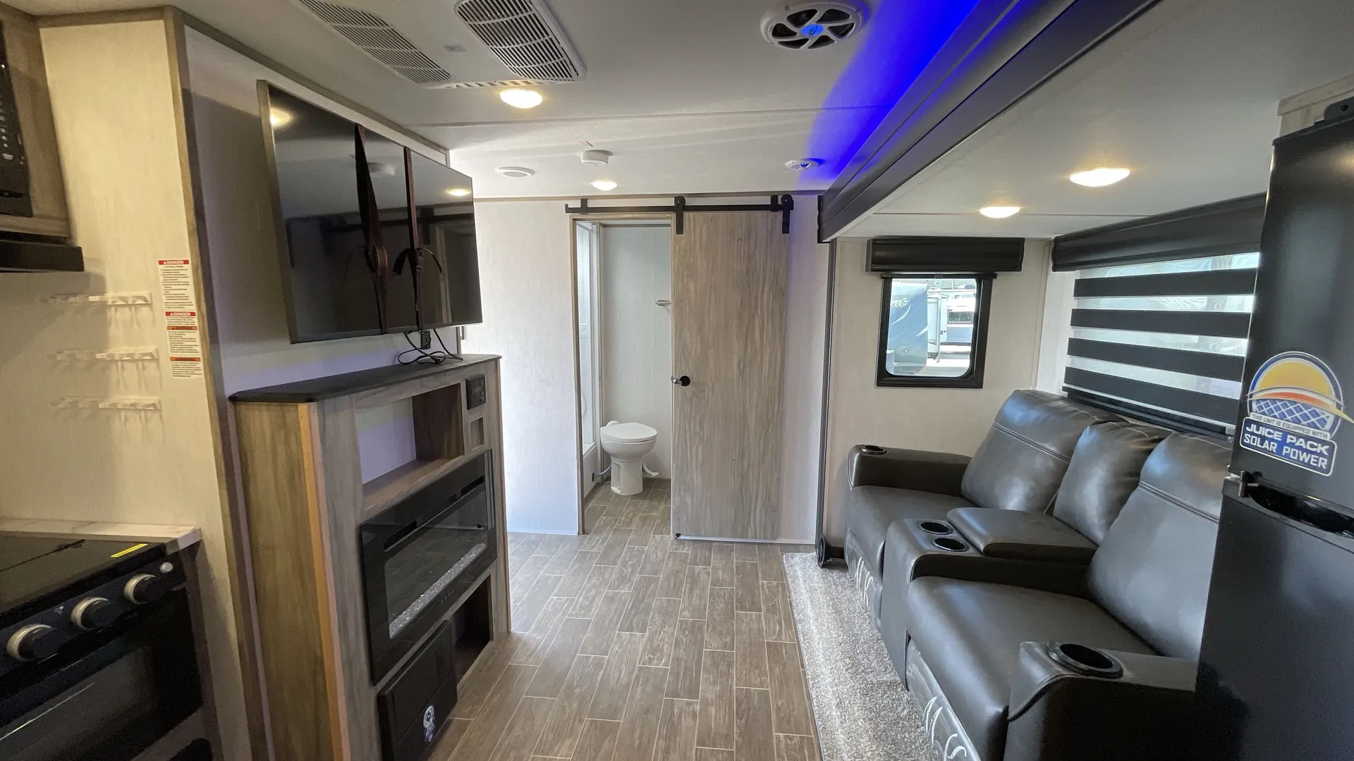 2022 Forest River Cherokee Alpha Wolf 22SW-L — living area main