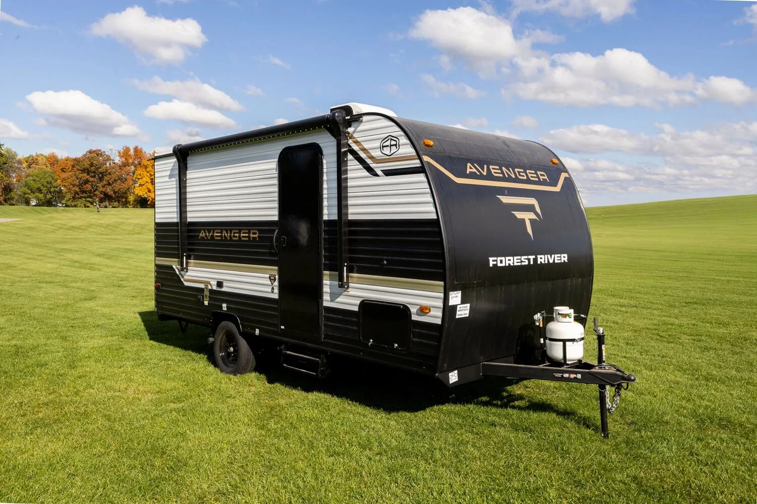 Avenger LT 16RBX exterior