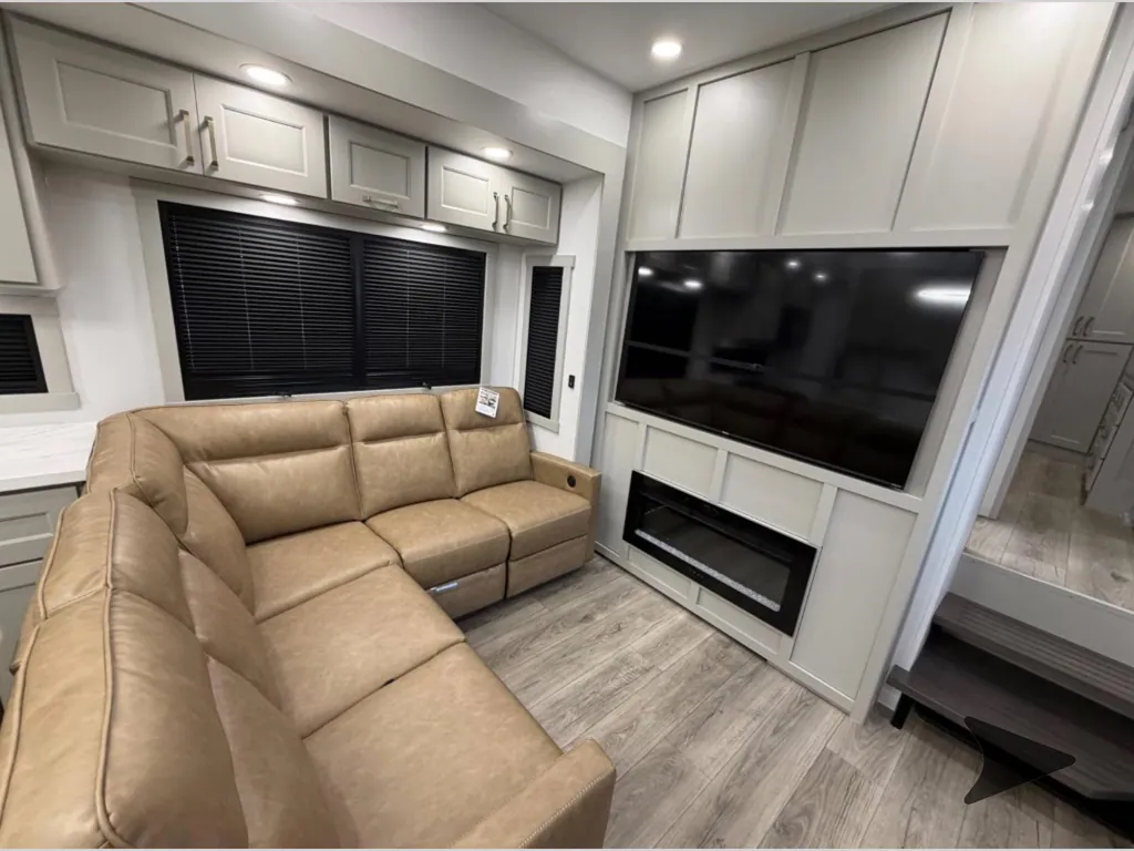 2026 Brinkley Model G 3970, Photos photo 9