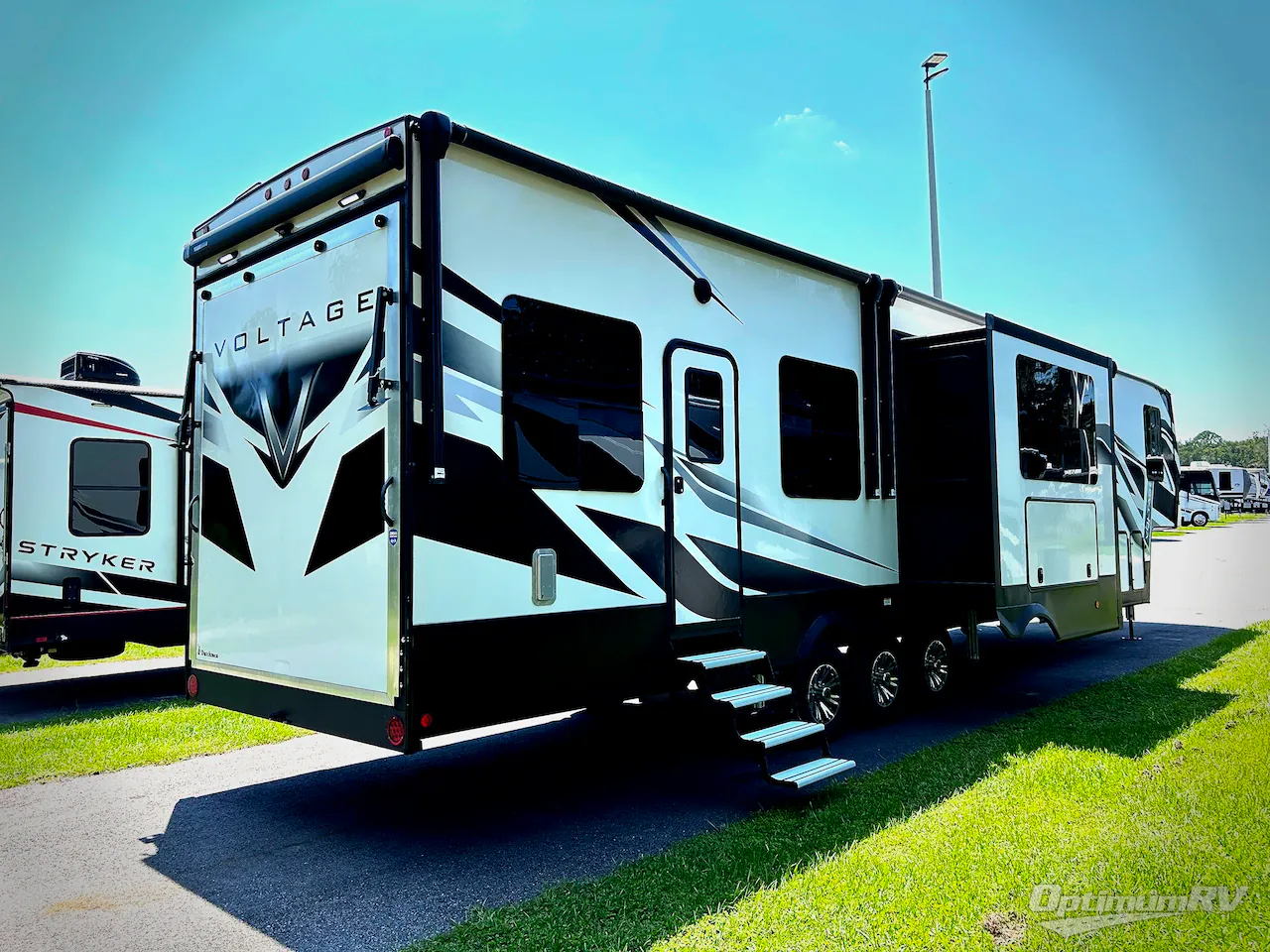 2022 Dutchmen Voltage 4015 dealer photo 2 from Optimum RV