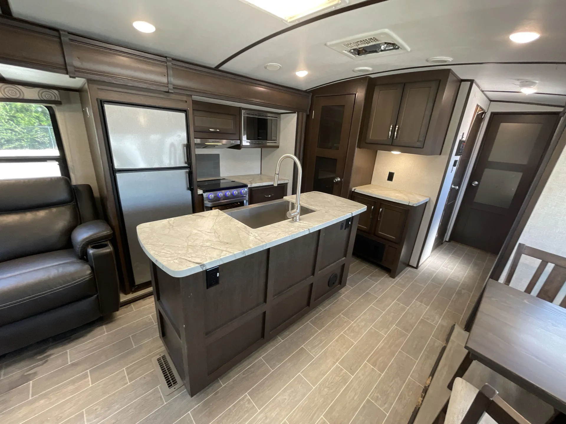 2020 Dutchmen Atlas 3302RL dealer photo 10 from Camping World