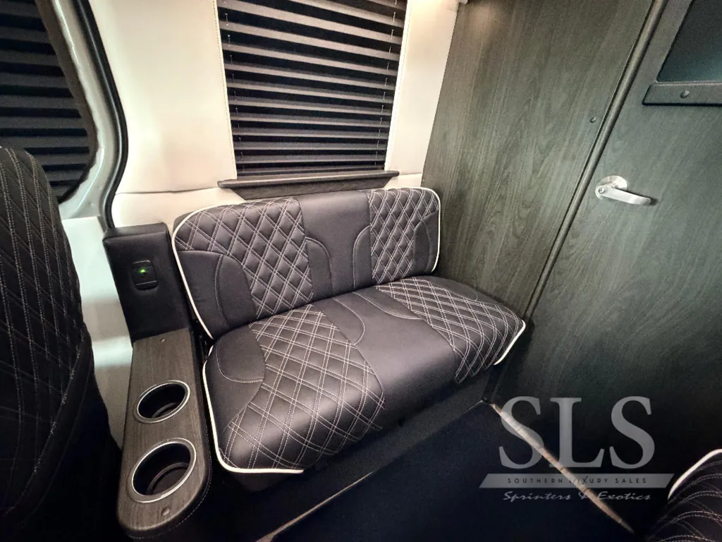 2025 Midwest Automotive Designs Luxe Cruiser D4, Photos photo 33