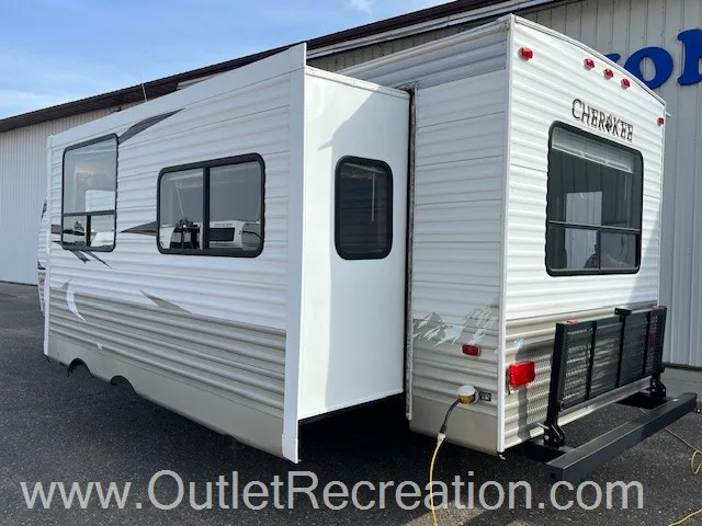 2011 Forest River Cherokee 26L - Photo 4