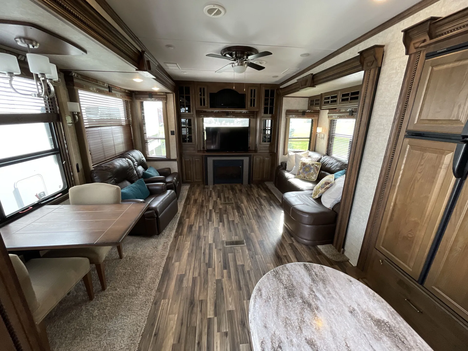 2015 Keystone Alpine 3510RE — living area main