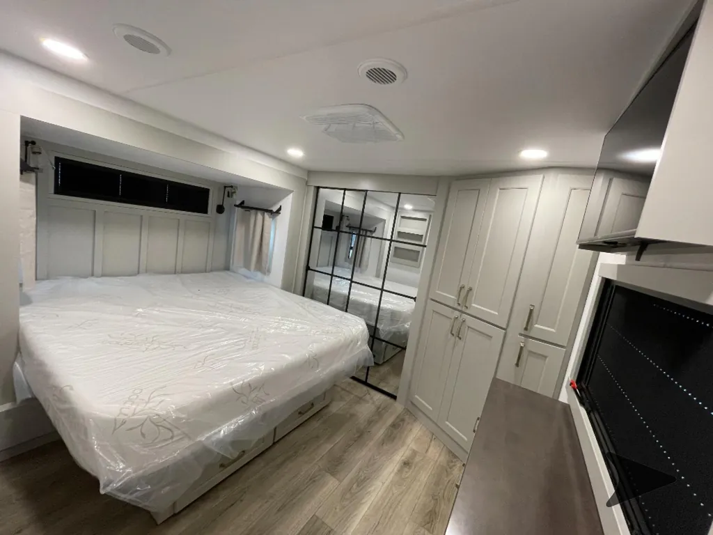 2026 Brinkley Model G 4100, Photos photo 37