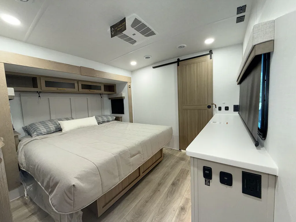 2027 Forest River Rockwood Signature 401SFB, Photos photo 35