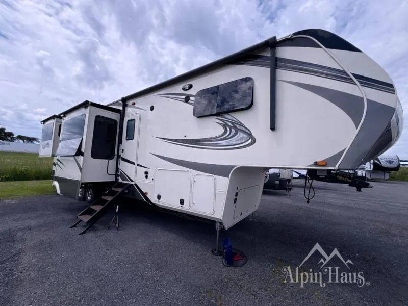 2019 Grand Design Solitude 375RES - Photo 3