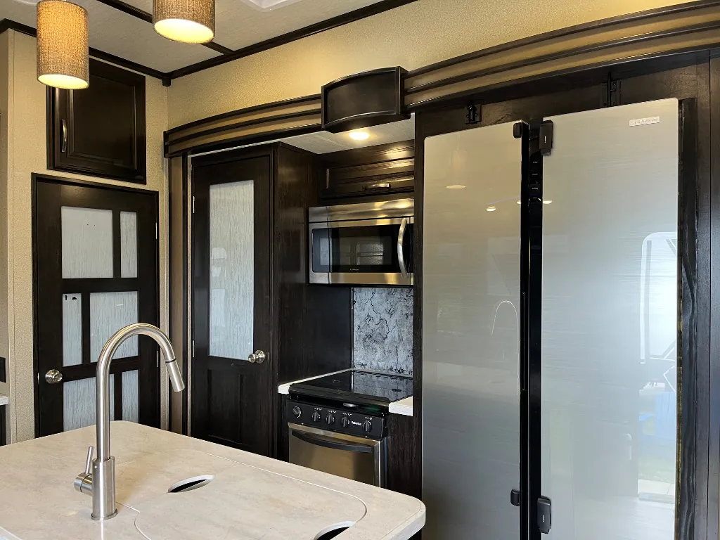 2018 Grand Design Momentum 376TH, Photos photo 7