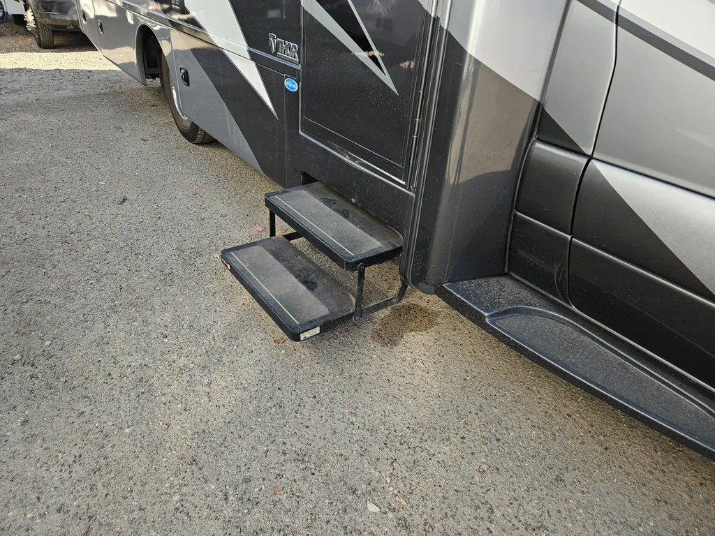 2021 Thor Motor Coach Tiburon 24FB, Photos photo 71
