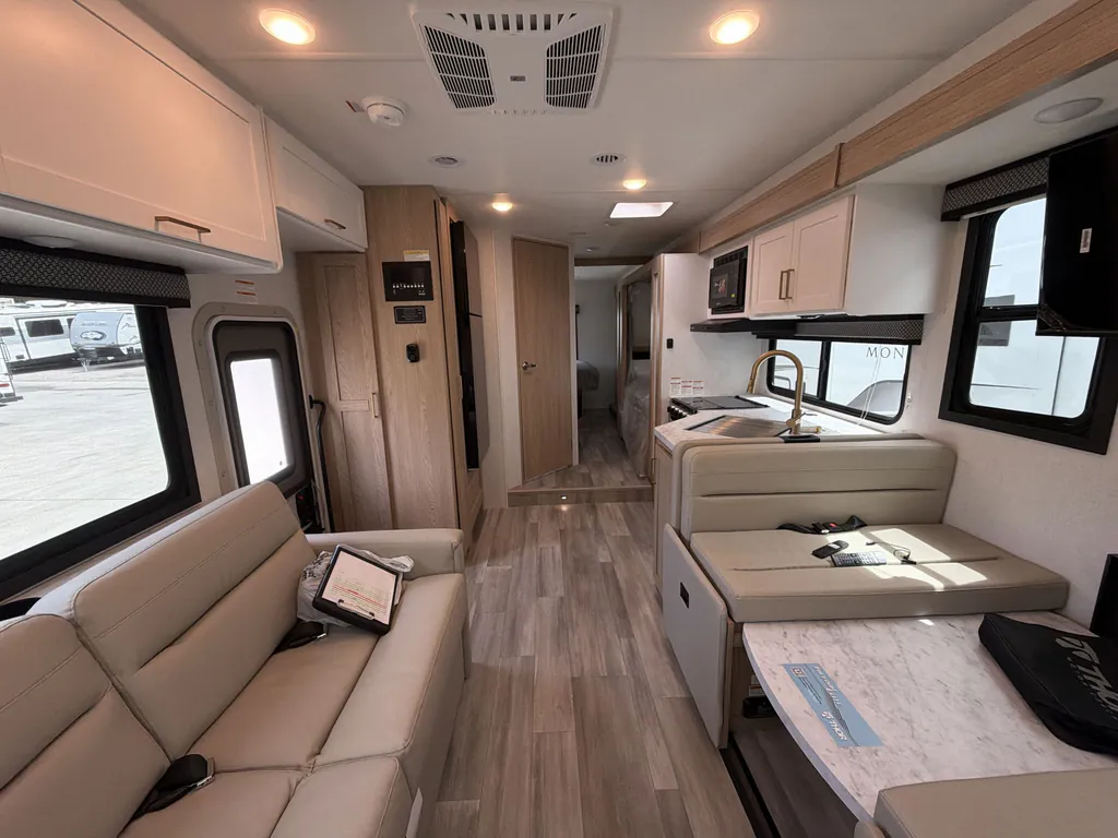 2027 Thor Motor Coach Freedom Elite 31FE, Photos photo 2